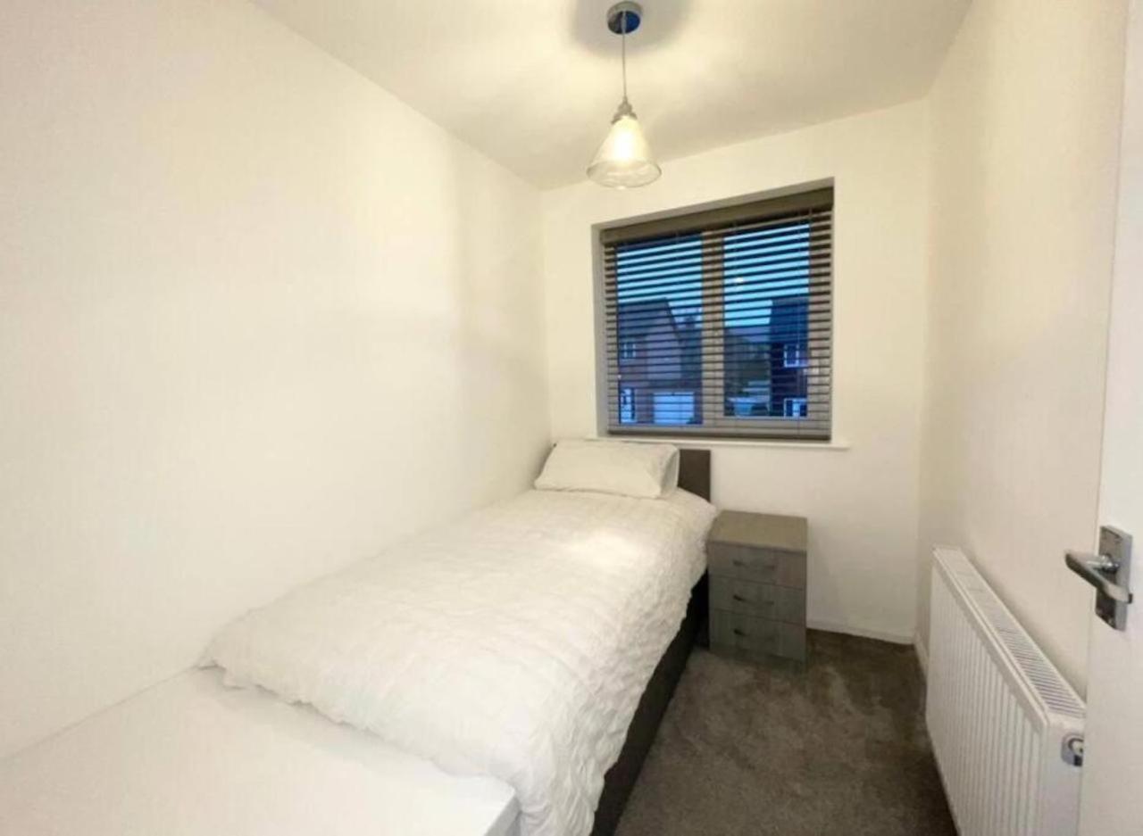 Entire House - Peaceful 3 Bedroom Home Rishton ภายนอก รูปภาพ