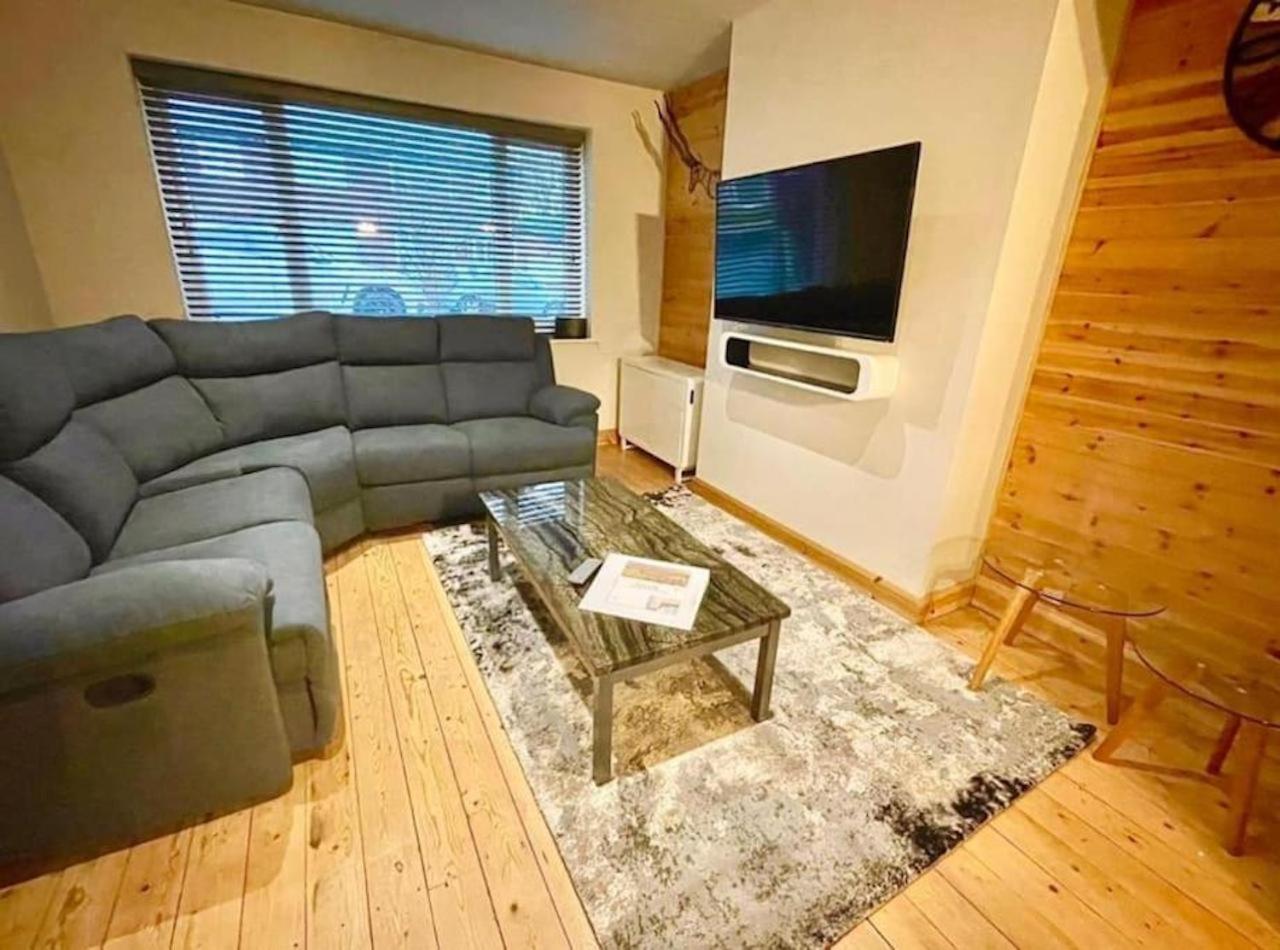 Entire House - Peaceful 3 Bedroom Home Rishton ภายนอก รูปภาพ